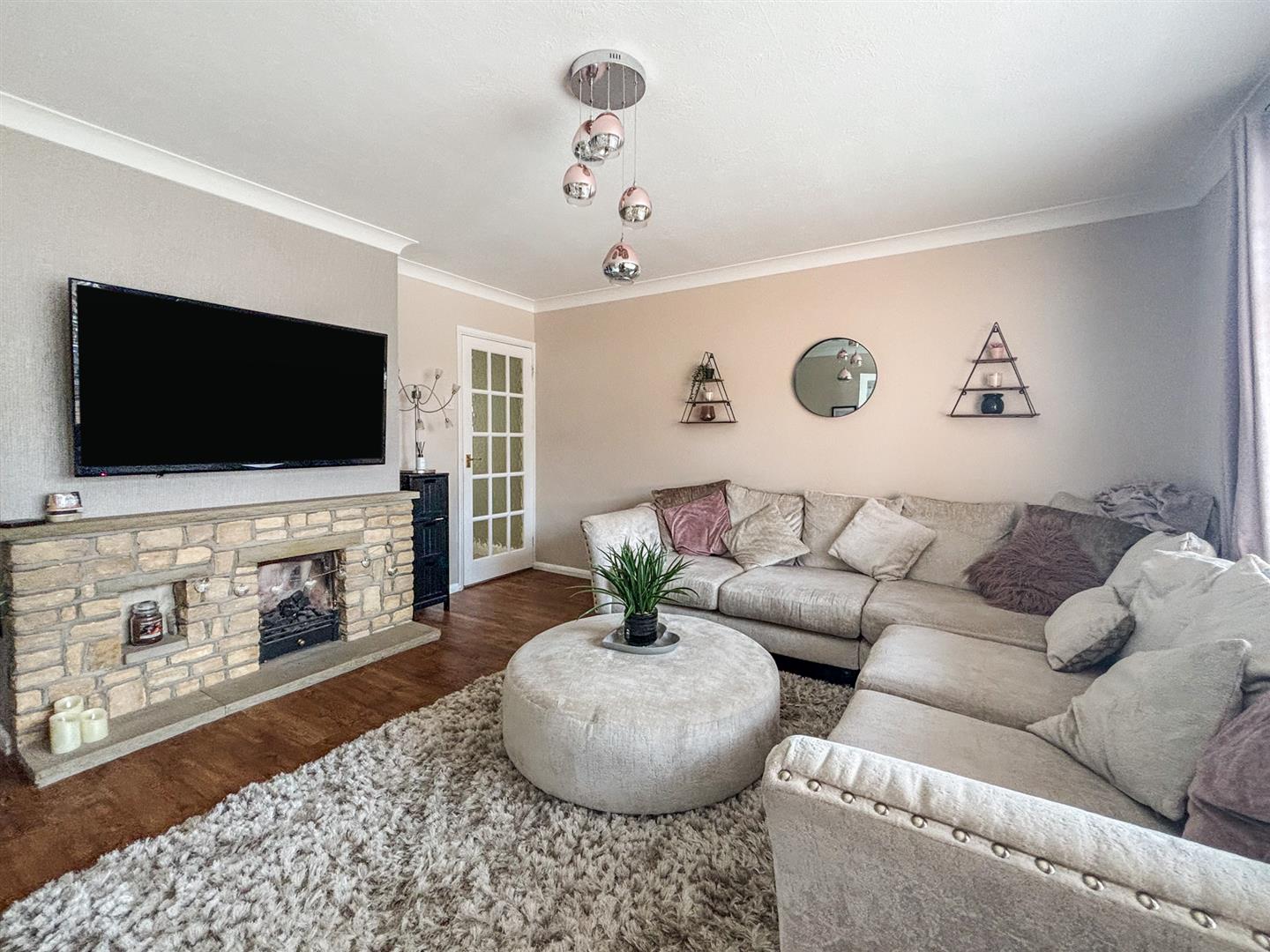 3 bed property in Conway Crescent, Bedford